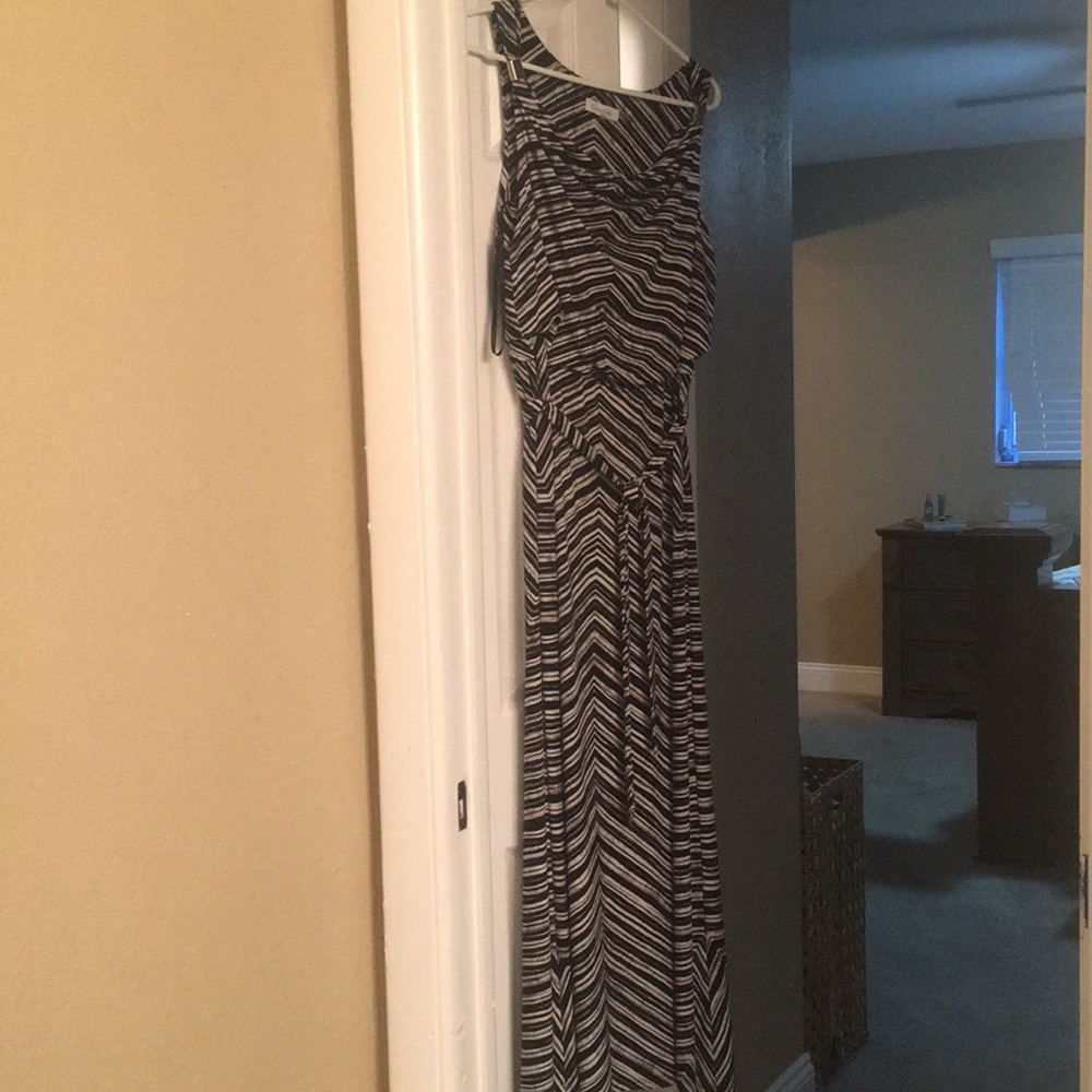 Black and a White Sleeveless Maxi Dress